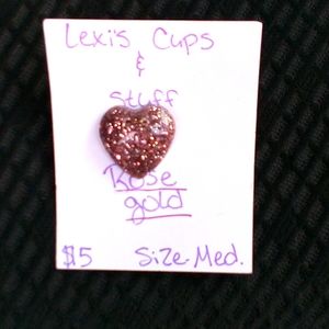 A rose gold hart pendent.